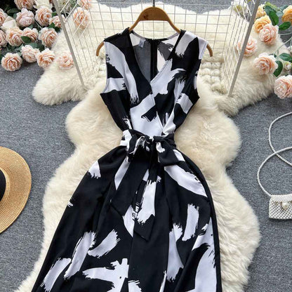 V-Neck High Waist Floral Print Wide Leg Jumpsuit - Loose Fit Women's Romper with Belt